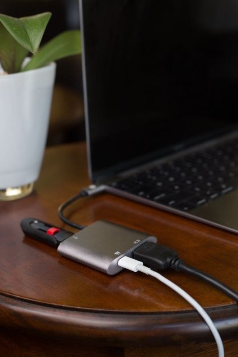 Kanex USB-C VGA Adapter with Power Delivery - Adapter z USB-C na USB 1,5 A, USB-C Power Delivery 60 W + VGA Full HD (Anodized Al Kanex USB-C VGA Adapter with Power Delivery - Adapter z USB-C na USB 1,5 A, USB-C Power Delivery 60 W + VGA Full HD (Anodized Al