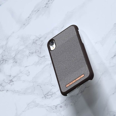 Nordic Elements Saeson Idun - Materiałowe etui iPhone XR (Dark Brown Pattern 1) Nordic Elements Saeson Idun - Materiałowe etui iPhone XR (Dark Brown Pattern 1)