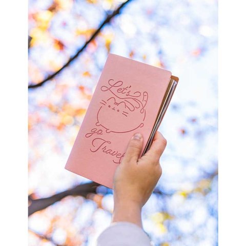 Pusheen - Skórzany notatnik podróżny B6 (Różowy) Pusheen - Skórzany notatnik podróżny B6 (Różowy)