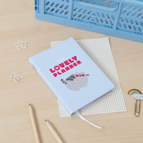 Pusheen - Kalendarz / planner tygodniowy 2022/2023 rok (11x15,5 cm) Pusheen - Kalendarz / planner tygodniowy 2022/2023 rok (11x15,5 cm)