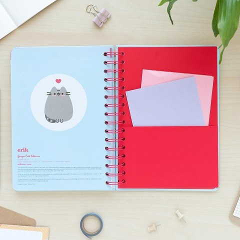 Pusheen - Kalendarz / Planner tygodniowy 2023/2024 z kolekcji Purrfect Love (14.8 x 21 cm) Pusheen - Kalendarz / Planner tygodniowy 2023/2024 z kolekcji Purrfect Love (14.8 x 21 cm)