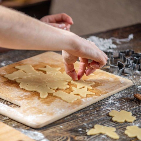 LA CUCINA WYKRAWACZE DO CIASTECZEK PIERNICZNKÓW ŚWIĄTECZNYCH 6szt. LA CUCINA WYKRAWACZE DO CIASTECZEK PIERNICZNKÓW ŚWIĄTECZNYCH 6szt.