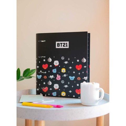 BT21 - Segregator A4 z kartkami (4 ringi, gumka) BT21 - Segregator A4 z kartkami (4 ringi, gumka)