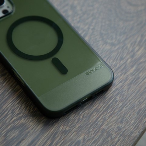 Incase Slim Case MagSafe - Etui iPhone 16 Plus (Highland Green) Incase Slim Case MagSafe - Etui iPhone 16 Plus (Highland Green)