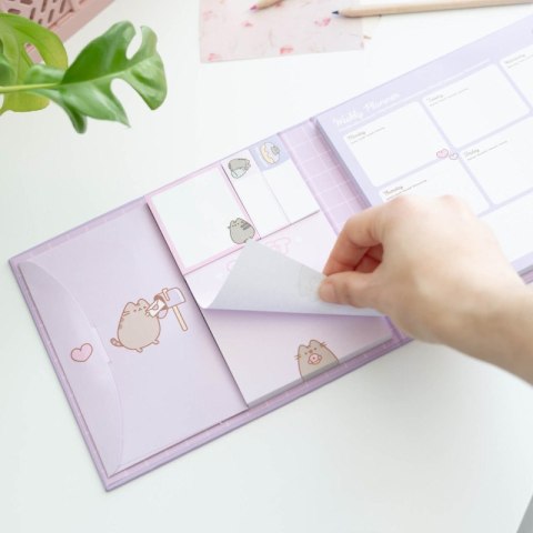 Pusheen - Planner tygodniowy z karteczkami samoprzylepnymi z kolekcji Moments (19,3 x 16,5 cm) Pusheen - Planner tygodniowy z karteczkami samoprzylepnymi z kolekcji Moments (19,3 x 16,5 cm)