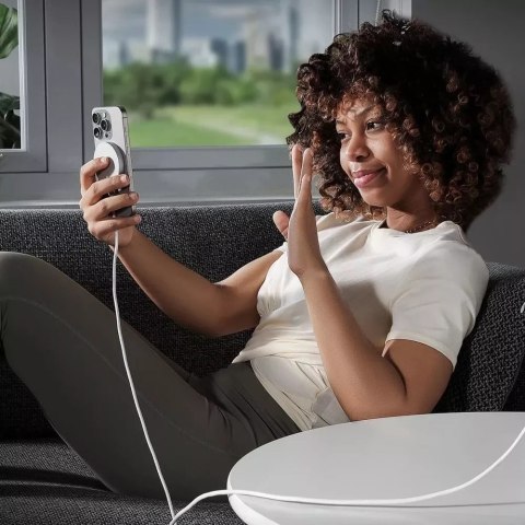 ESR Ładowarka indukcyjna Esr Halolock Qi2 Mini Magnetic Magsafe Wireless Charger 15W Srebrny ESR Ładowarka indukcyjna Esr Halolock Qi2 Mini Magnetic Magsafe Wireless Charger 15W Srebrny