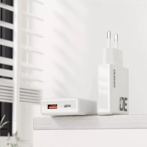 Joyroom Ładowarka sieciowa GaN Dudao A30EUT 30W USB-A / USB-C + kabel USB-C - USB-C - Biała Joyroom Ładowarka sieciowa GaN Dudao A30EUT 30W USB-A / USB-C + kabel USB-C - USB-C - Biała