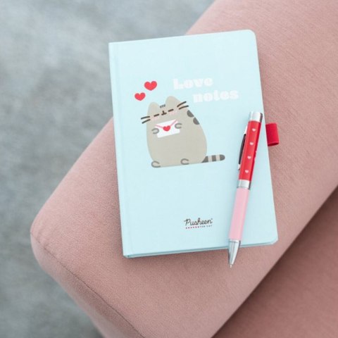 Pusheen - Notanik + długopis latarka z kolekcji Purrfect Love Pusheen - Notanik + długopis latarka z kolekcji Purrfect Love