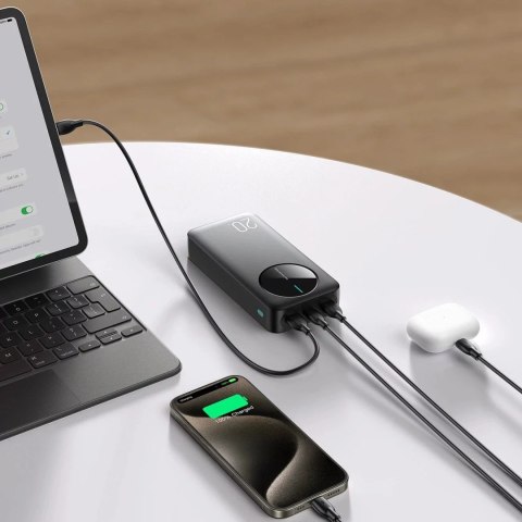 Joyroom Powerbank Joyroom 20000mAh 2.4A 2x USB-A 1x USB-C - czarny Joyroom Powerbank Joyroom 20000mAh 2.4A 2x USB-A 1x USB-C - czarny