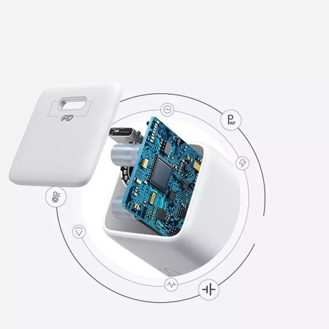 Joyroom Joyroom ładowarka sieciowa USB Typ C / USB 30W Power Delivery Quick Charge 4,5A (wtyczka UK) biały (L-QP303) Joyroom Joyroom ładowarka sieciowa USB Typ C / USB 30W Power Delivery Quick Charge 4,5A (wtyczka UK) biały (L-QP303)