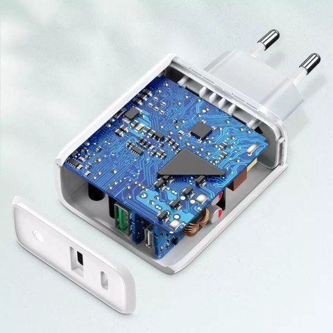 UGreen Ugreen szybka ładowarka sieciowa USB Typ C / USB 36 W Quick Charge 4.0 Power Delivery biały (60468 CD170) UGreen Ugreen szybka ładowarka sieciowa USB Typ C / USB 36 W Quick Charge 4.0 Power Delivery biały (60468 CD170)